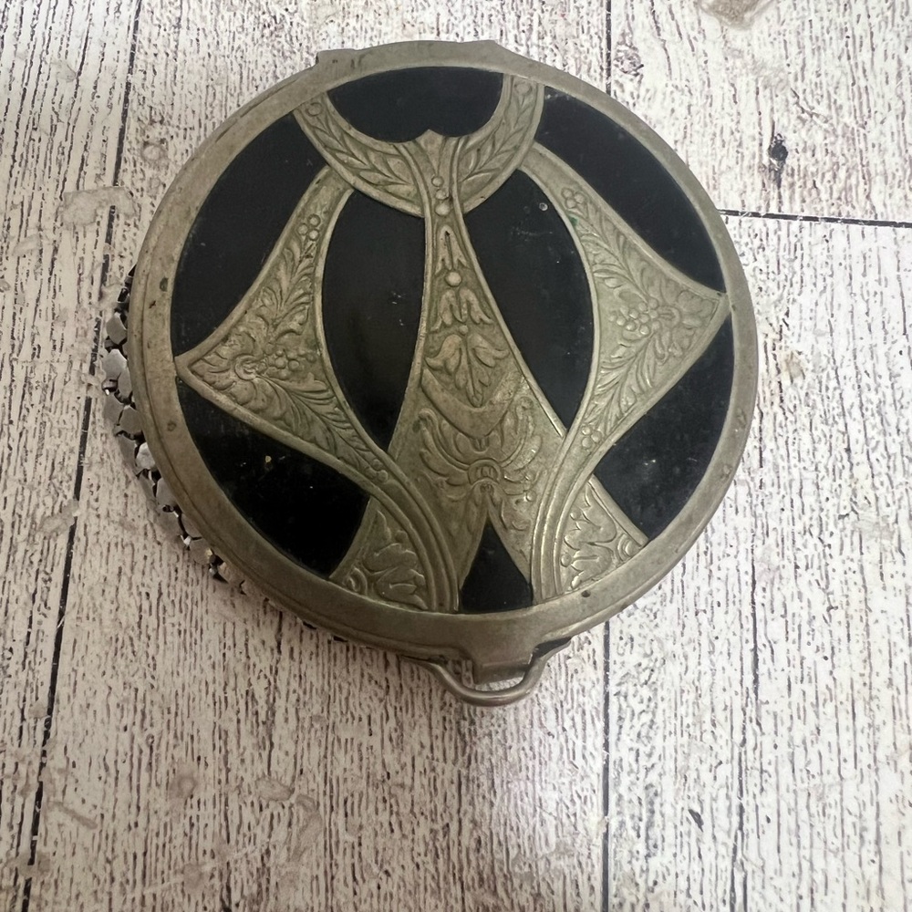 Powder Compact 1940s Flapjack  Chainmail/Mesh Base Vintage